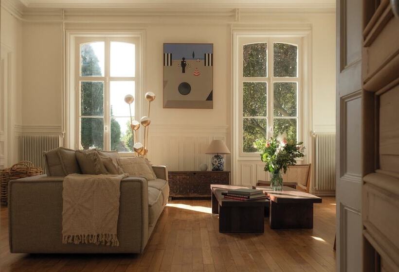 민박 Petit Chateau Vercourt