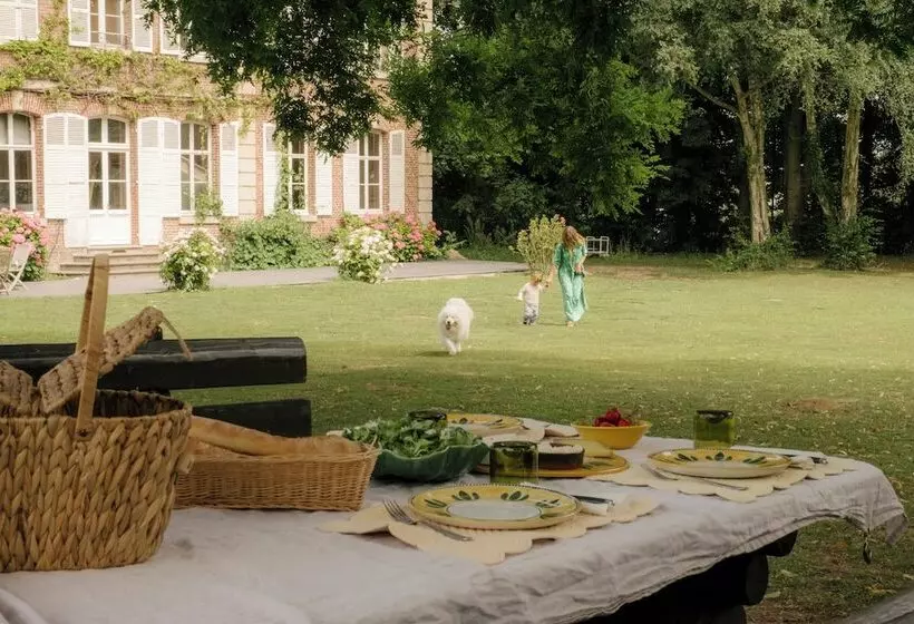 Aamiaismajoitus (B&B) Petit Chateau Vercourt