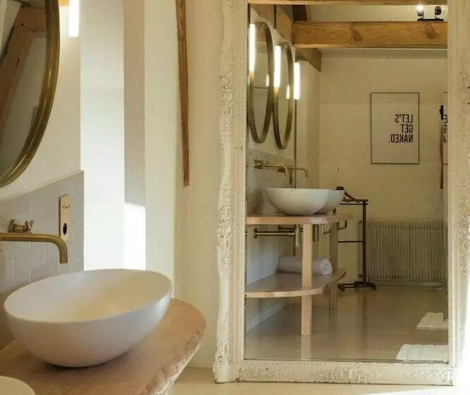 Aamiaismajoitus (B&B) Petit Chateau Vercourt