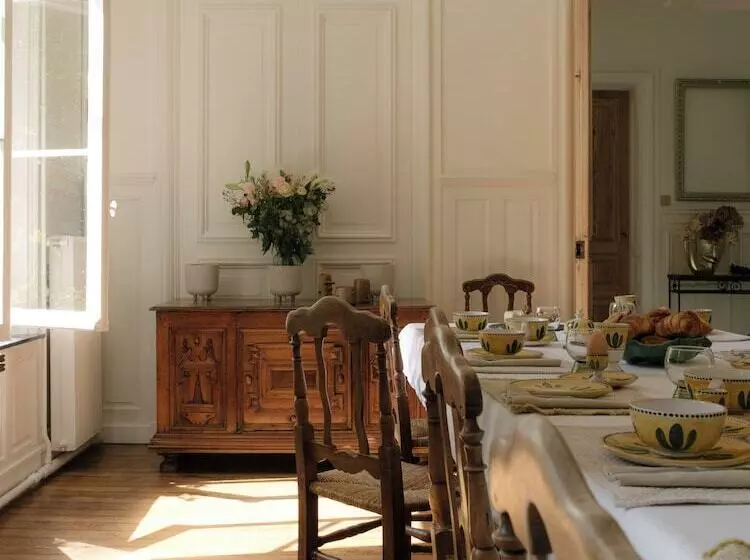 Aamiaismajoitus (B&B) Petit Chateau Vercourt