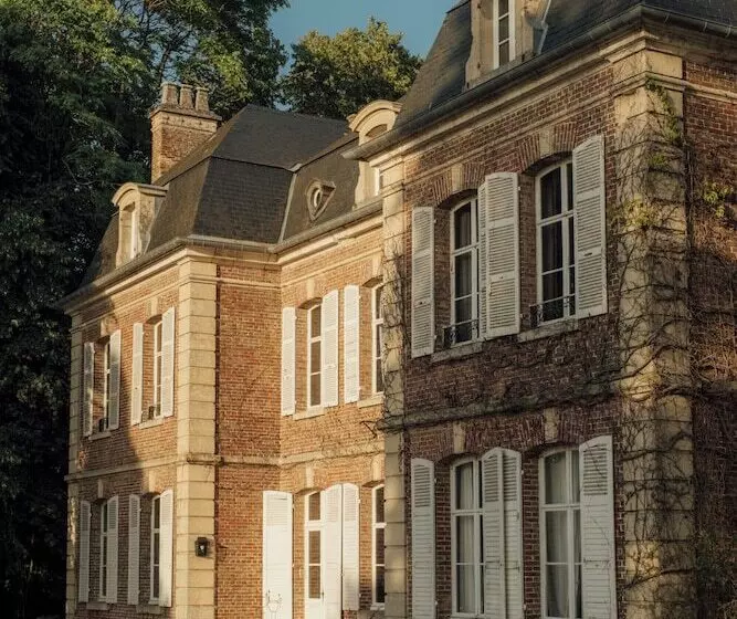 Aamiaismajoitus (B&B) Petit Chateau Vercourt