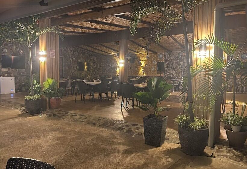 בית מלון כפרי Vincent Resort