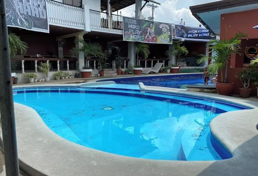 Hotelli Vincent Resort