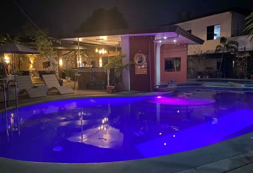 Hotelli Vincent Resort