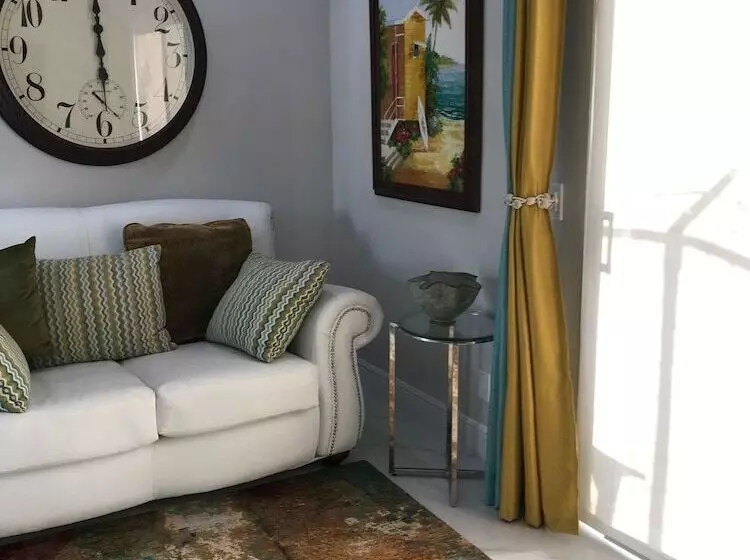 تختخواب و صبحانه The Havens Hideaway