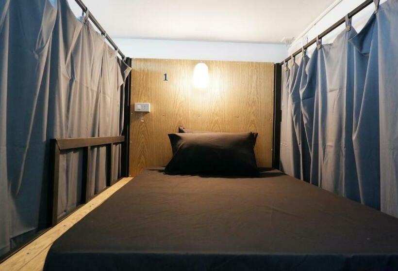 Donmueang Station Hostel