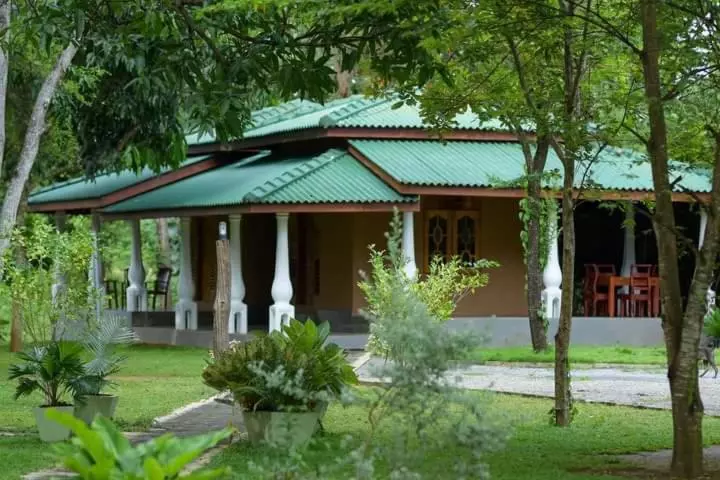 Hotelli Kirindioya Village