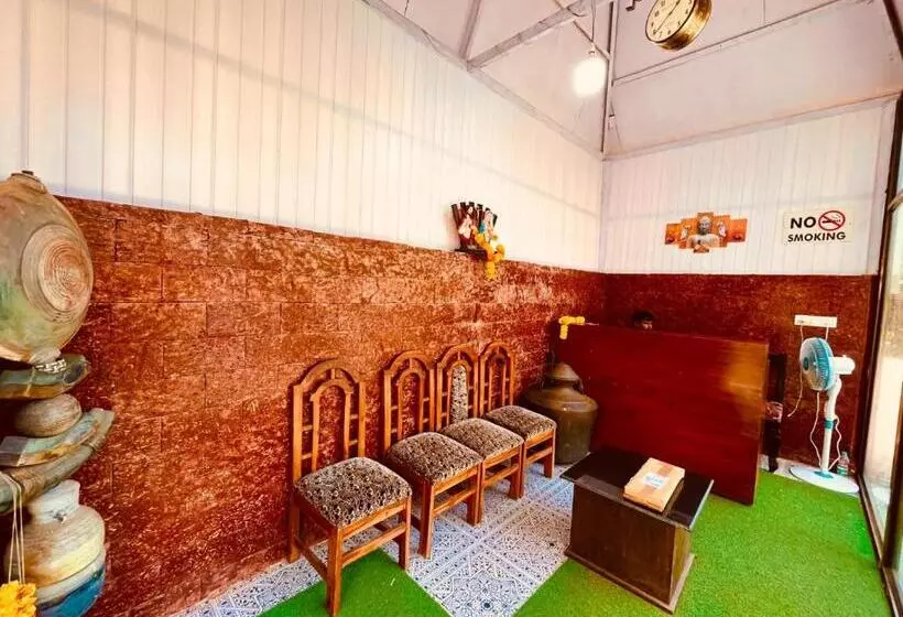 Hotelli Golden Rice Inn Candolim, North Goa   Near To Beach