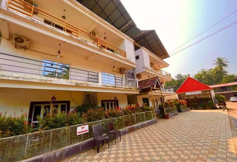 Hotelli Golden Rice Inn Candolim, North Goa   Near To Beach