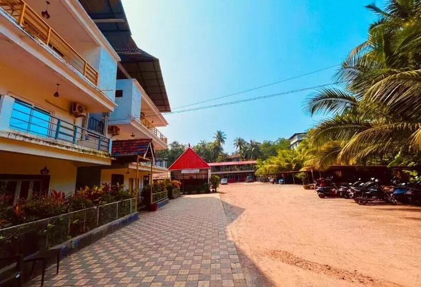 Hotelli Golden Rice Inn Candolim, North Goa   Near To Beach