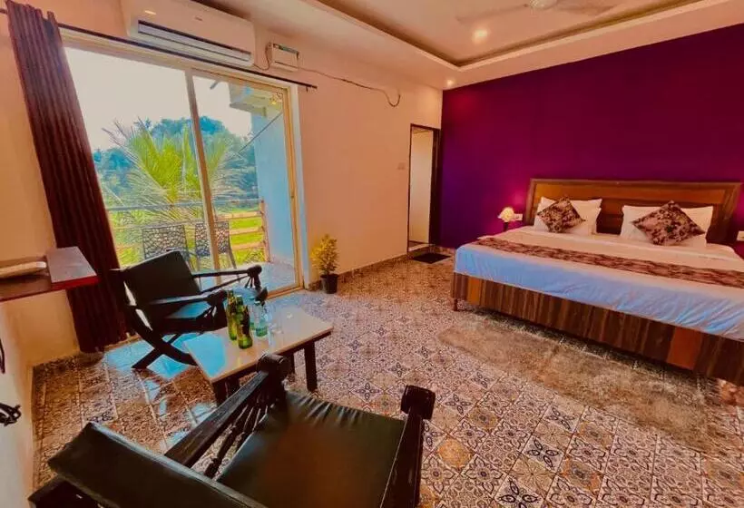 Hotelli Golden Rice Inn Candolim, North Goa   Near To Beach