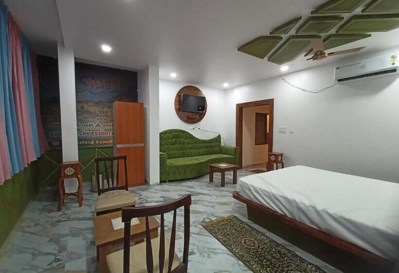 Hotelli Maheshwar Darshan