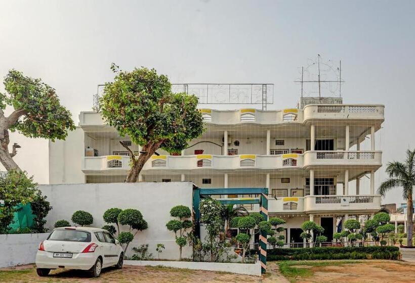 Oyo Hotel Ram Ji Vatika