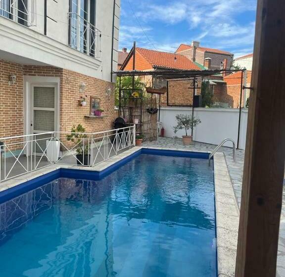 The Melburnian Bar + Hostel