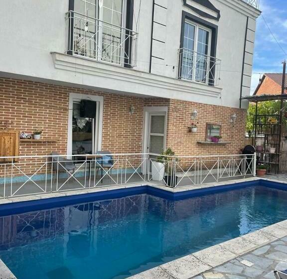 The Melburnian Bar + Hostel