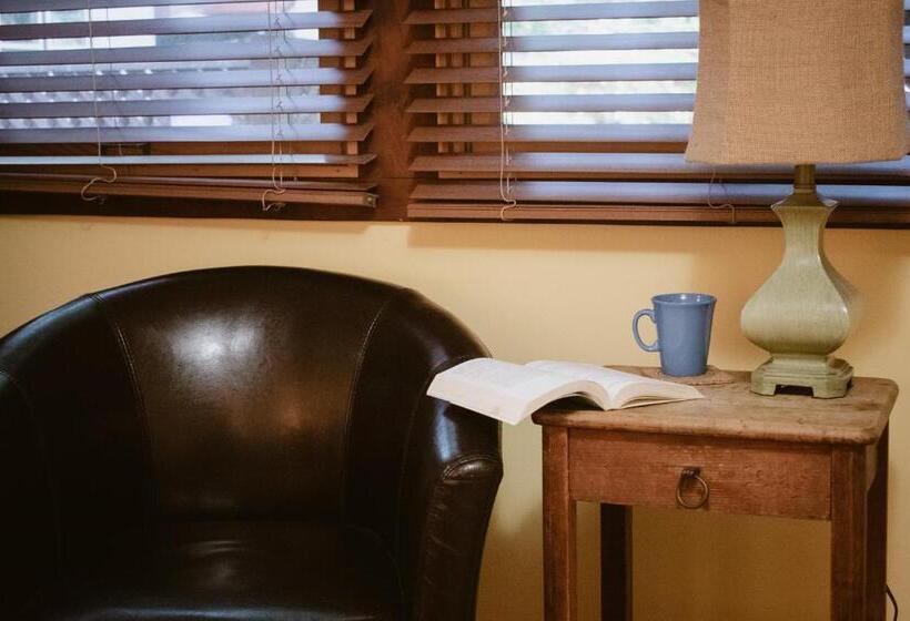 Отель Anderson Valley Inn