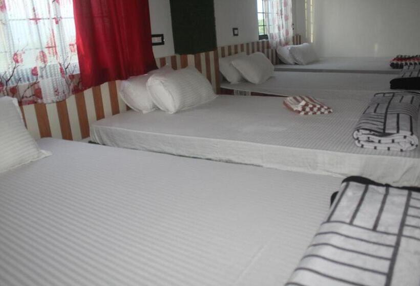 هتل Giggle Coast Restro And Lodging