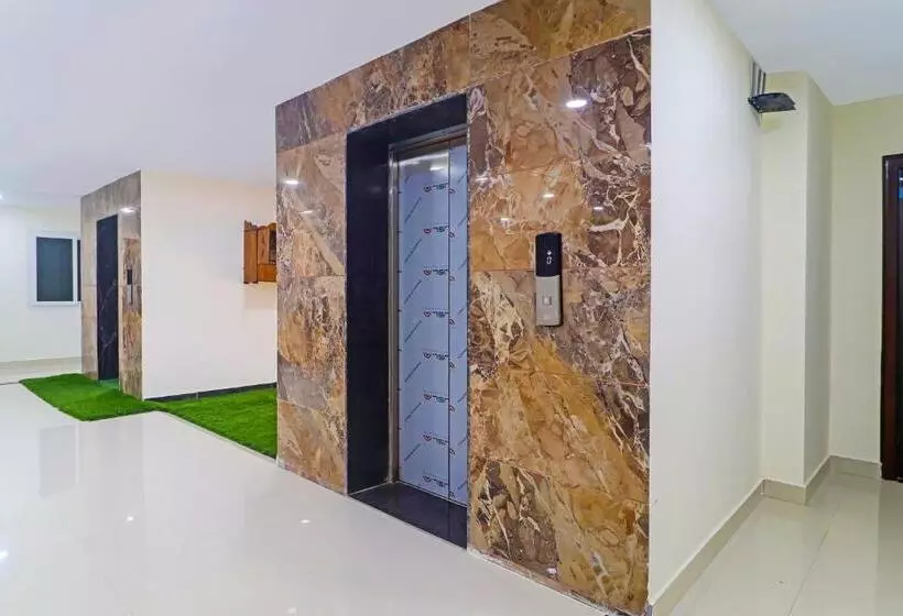ホテル Oyo Flagship Karan Suites