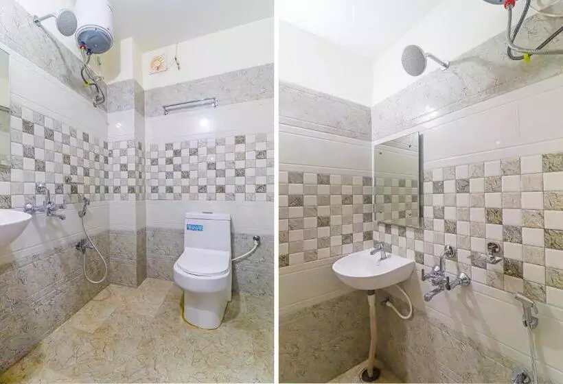 ホテル Oyo Flagship Karan Suites