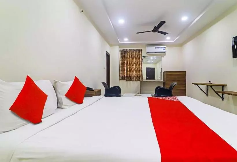 ホテル Oyo Flagship Karan Suites