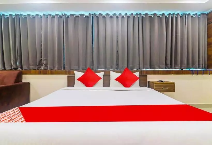 ホテル Oyo Flagship Karan Suites