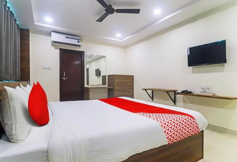 ホテル Oyo Flagship Karan Suites