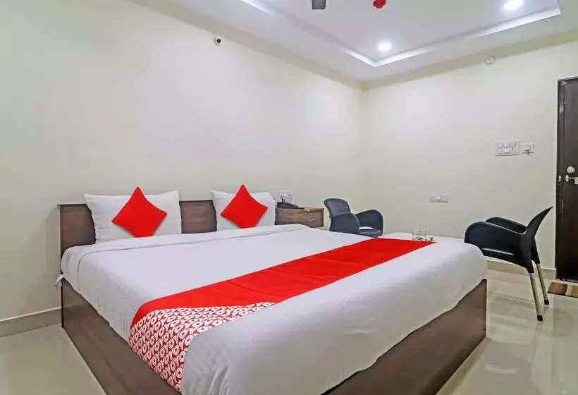 ホテル Oyo Flagship Karan Suites