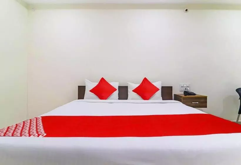 ホテル Oyo Flagship Karan Suites