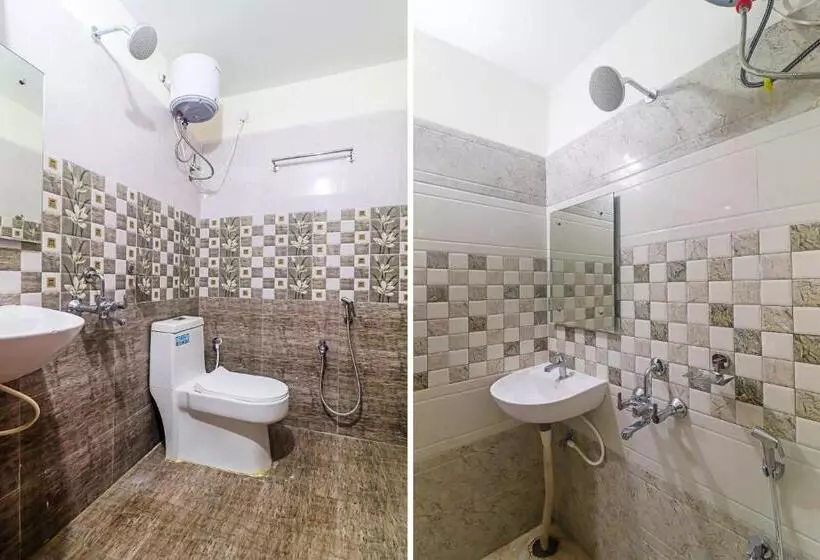 ホテル Oyo Flagship Karan Suites
