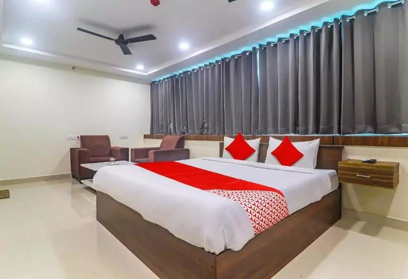 ホテル Oyo Flagship Karan Suites