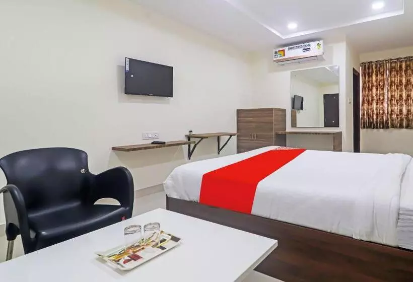ホテル Oyo Flagship Karan Suites