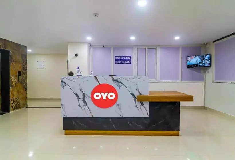 ホテル Oyo Flagship Karan Suites