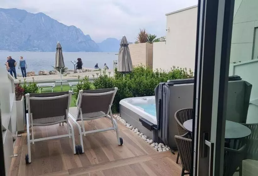 ホテル Castello Lake Front