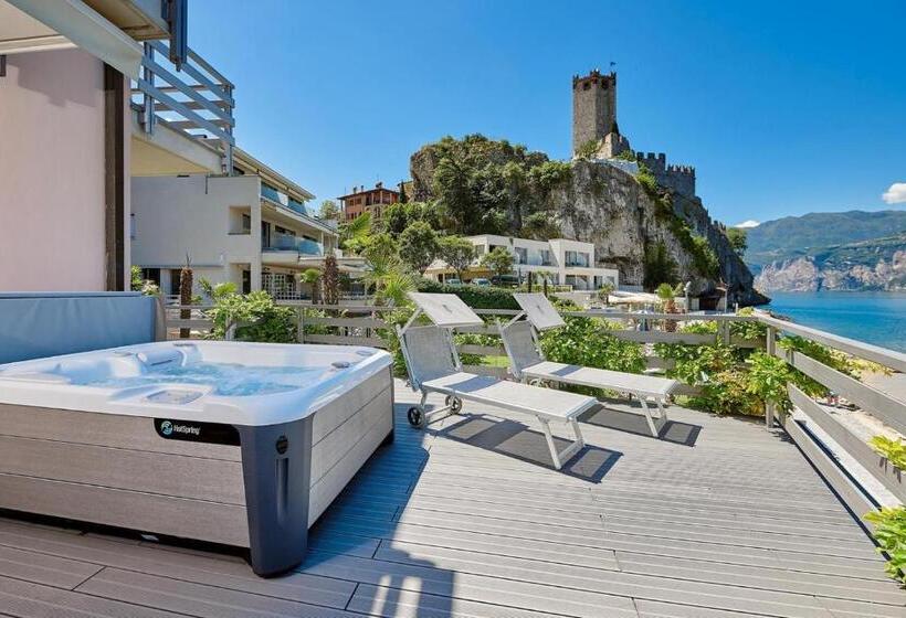 בית מלון כפרי Castello Lake Front