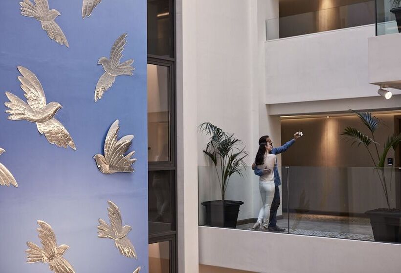 בית מלון כפרי Electra Metropolis