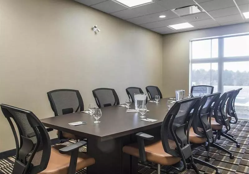 هتل Quality Inn & Suites Kingston