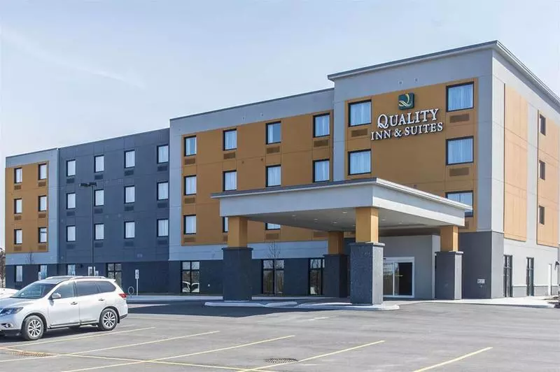 هتل Quality Inn & Suites Kingston