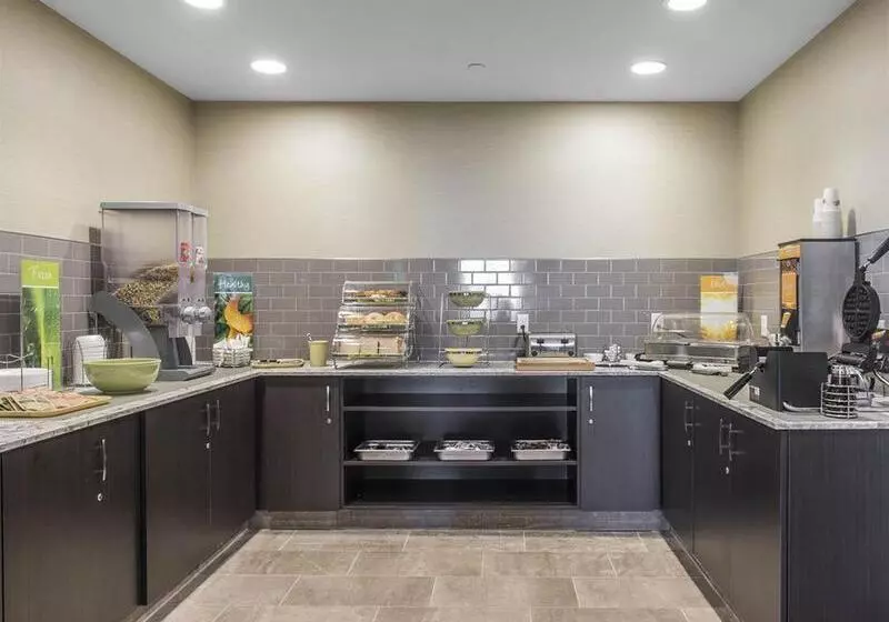 هتل Quality Inn & Suites Kingston