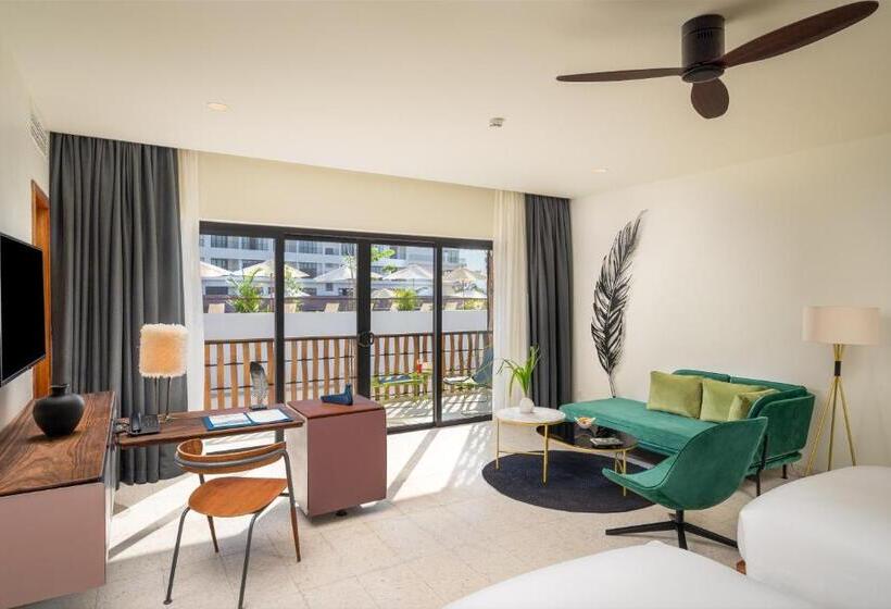 Отель The Aviary