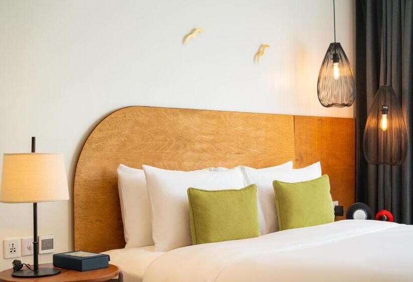 Отель The Aviary