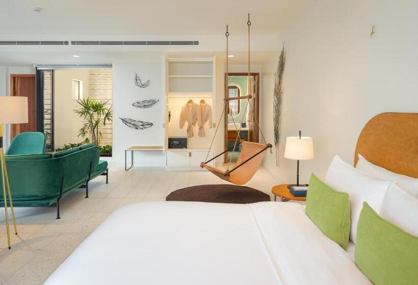 Отель The Aviary