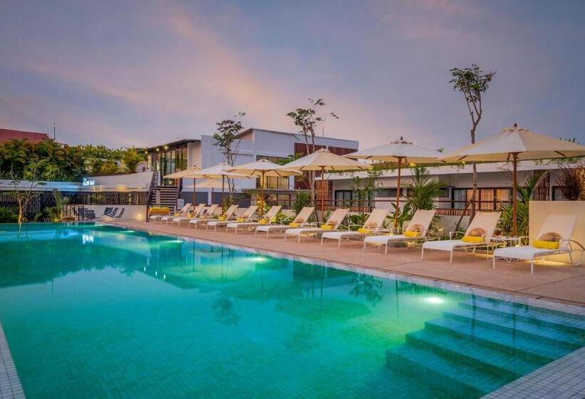 Отель The Aviary