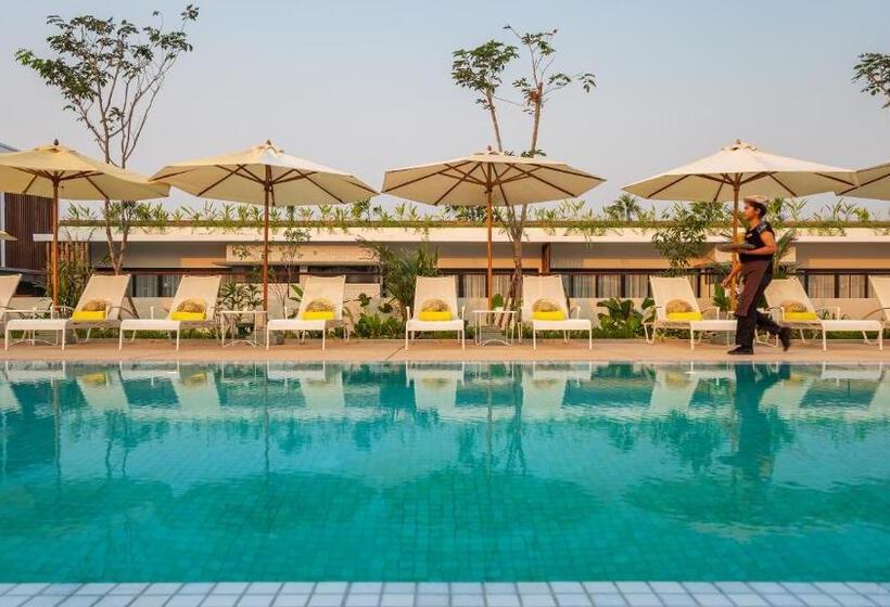 Отель The Aviary