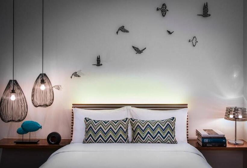 Отель The Aviary