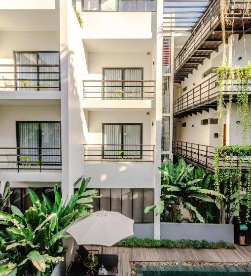 Отель The Aviary