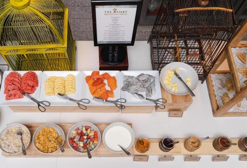 Отель The Aviary