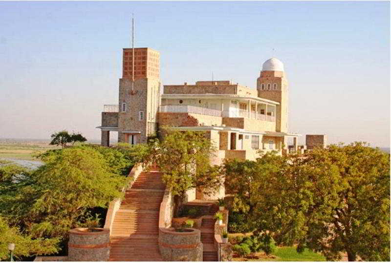 Отель Welcomheritage Sardar Samand Palace