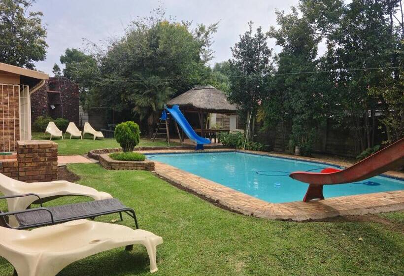 膳宿费 All Are Welcome Guest House