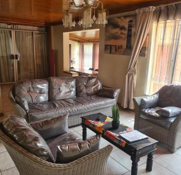 膳宿费 All Are Welcome Guest House