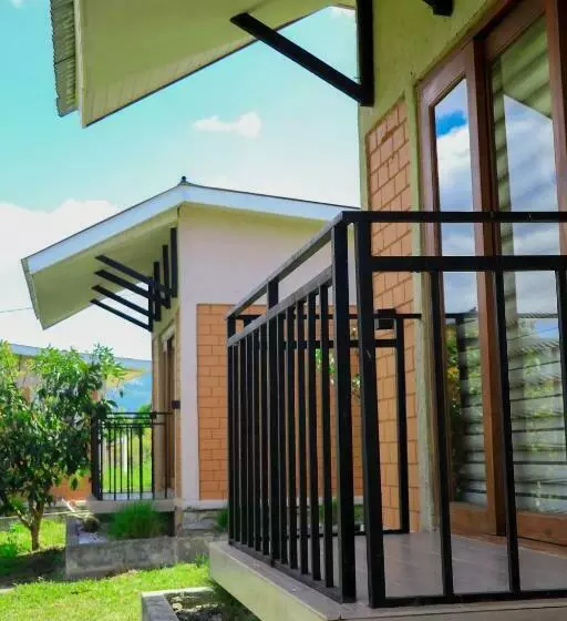 ホテル Kalongo Farm Ecosystem Homes